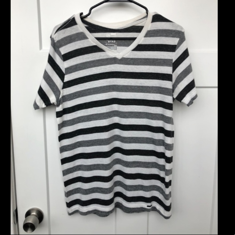 On The Byas T-shirt Striped in Grey Scale